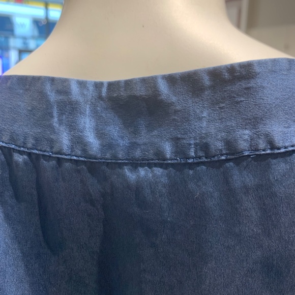 A pea in the pod  silk maternity top - Picture 3 of 8